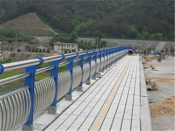 迪庆不锈钢桥梁护栏是一种什么材质的护栏
